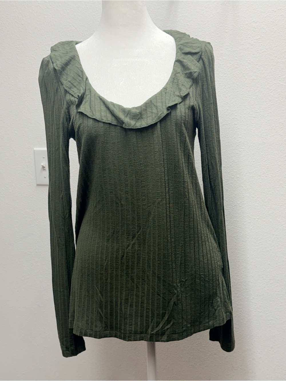 Wishlist Olive Green Ruffle Scoop-Neck Long Sleeve Top size large